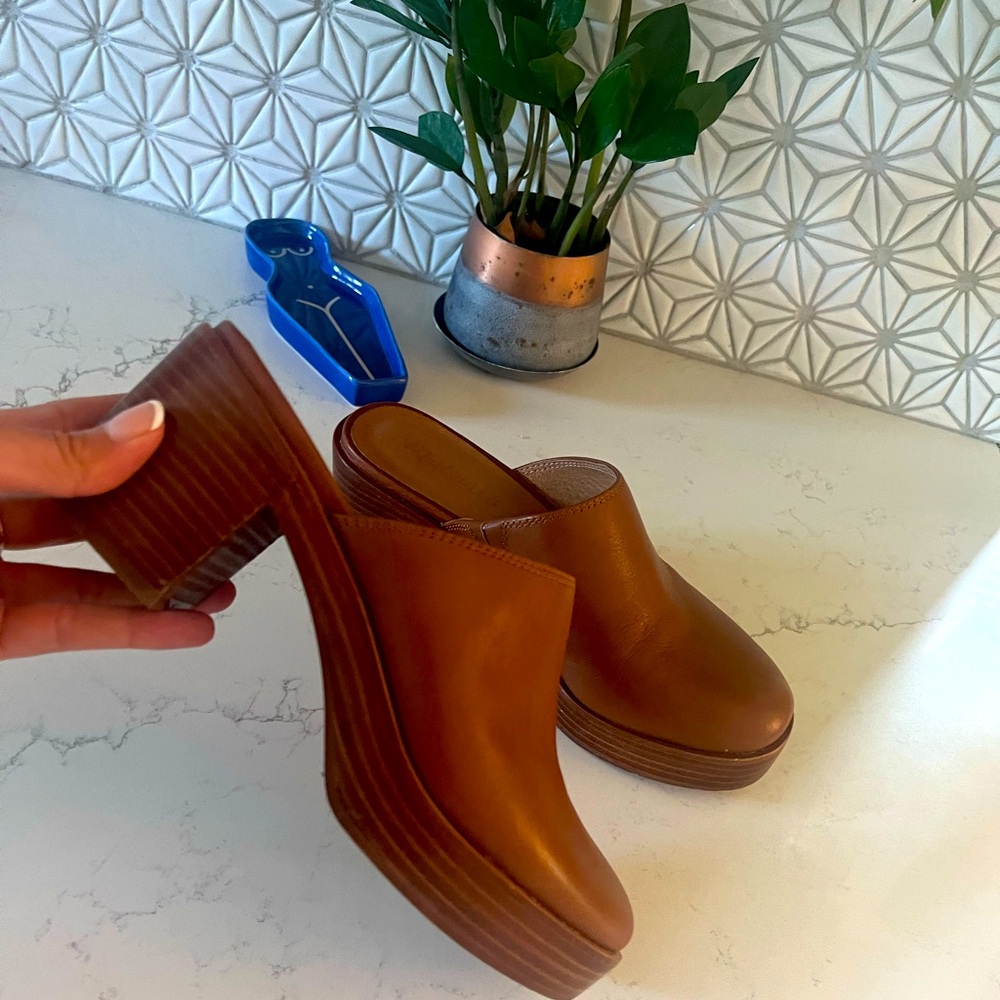 Madewell round toe leather clog mules